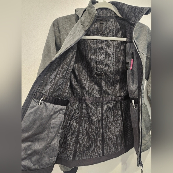 RARE LULULEMON EMBARK SOFTSHELL WATERPROOF JACKET SIZE 4 SMALL - Picture 7 of 9